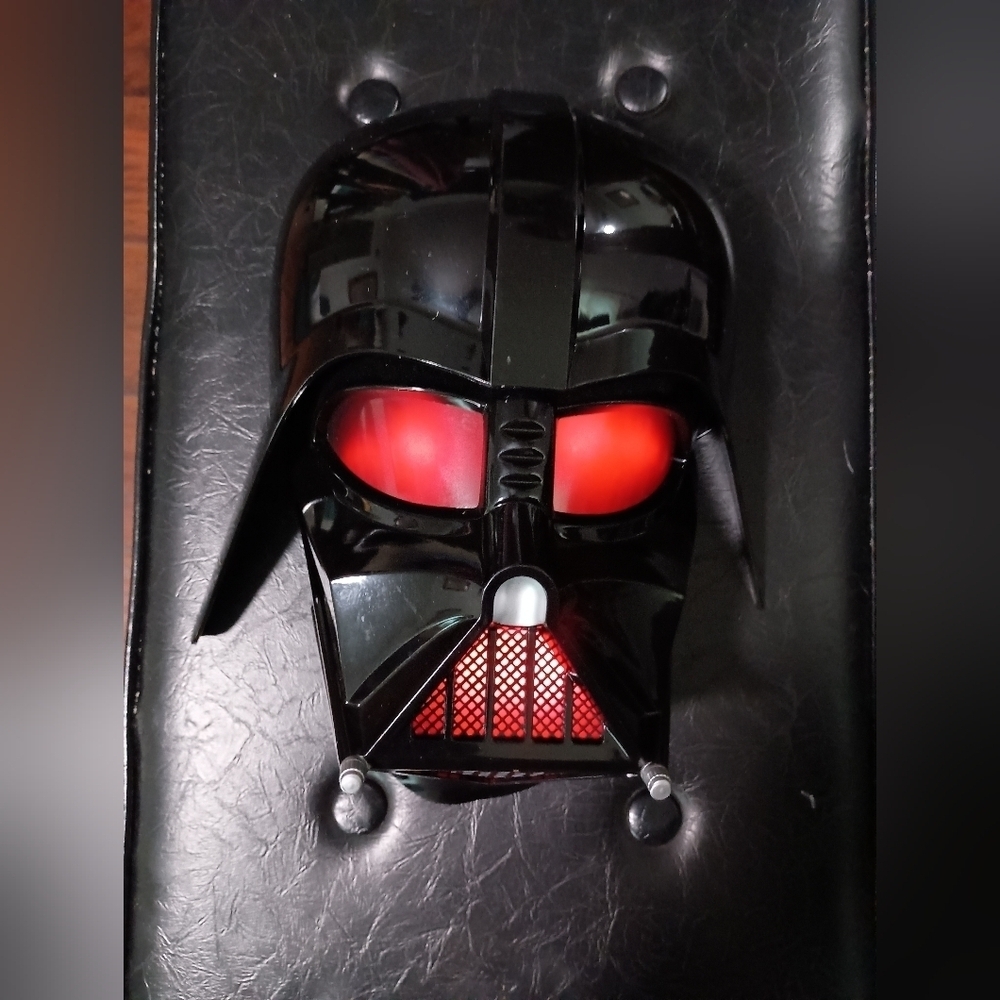 Star Wars Darth Vader 11" Decorative Wall Hanging Mask Light Up